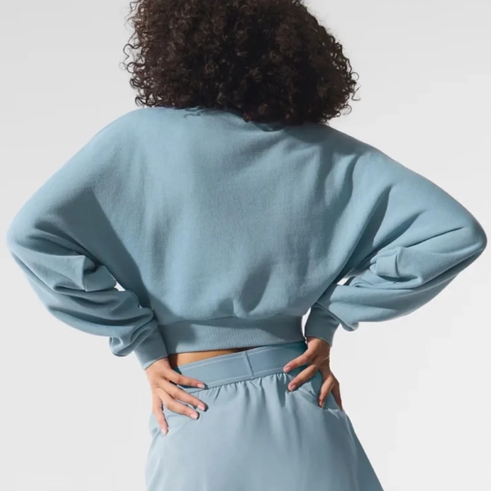 Alo cropped accolade pullover size small celestial blue